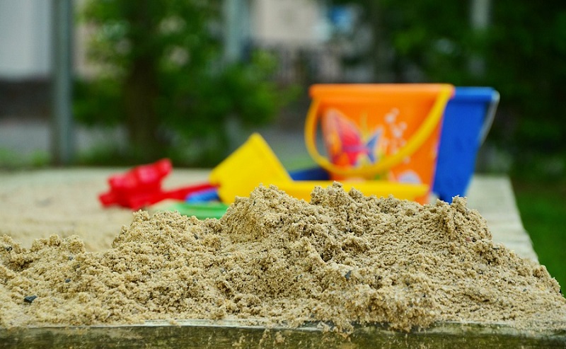 sandpit-in-garden