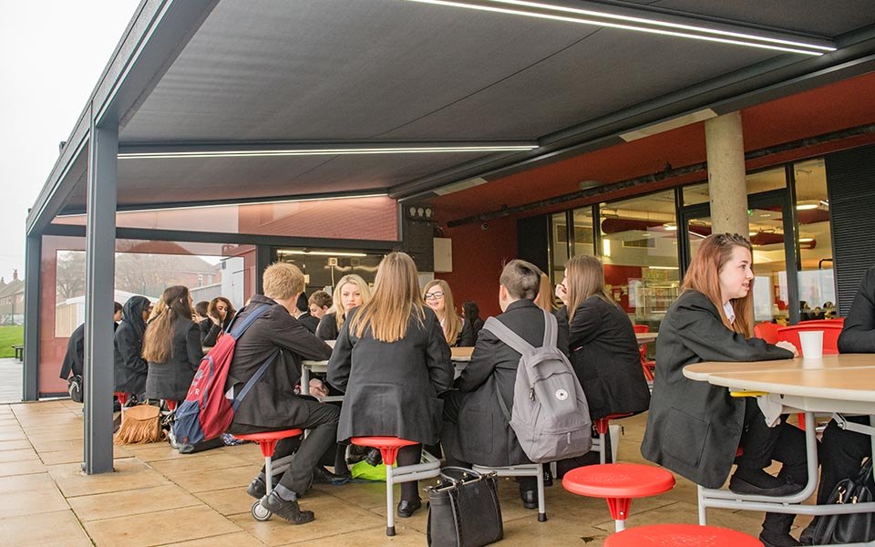 outdoor dining for schools