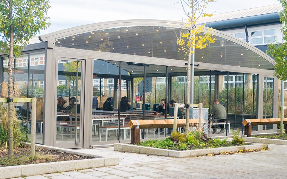 outdoor dining for schools
