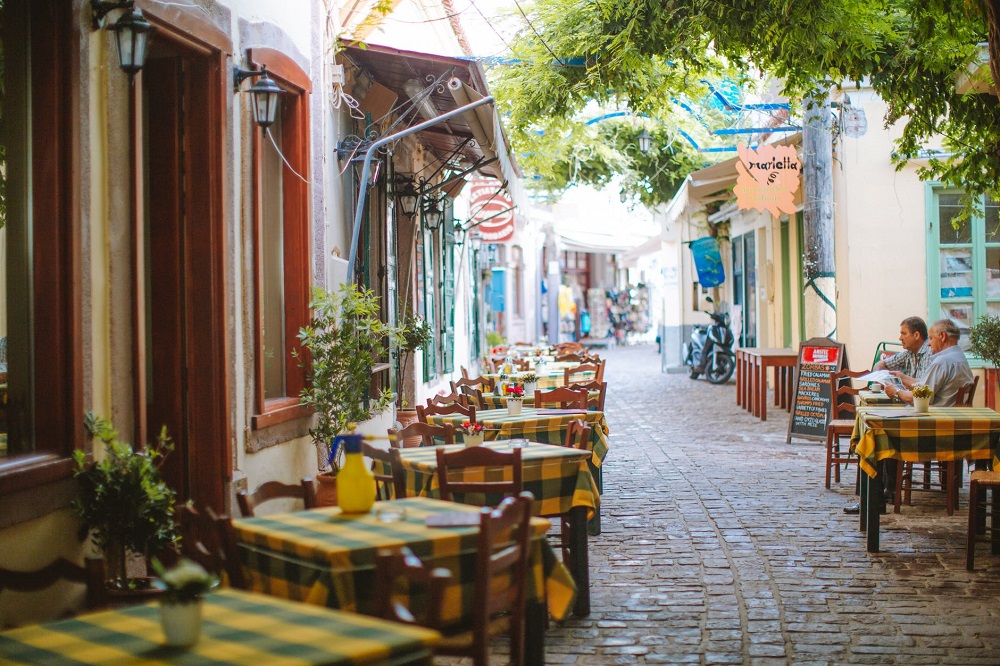 outdoor-restaurant-seating