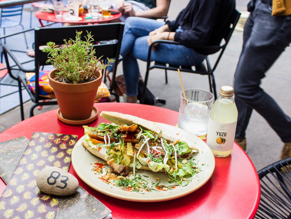 pavement-tables-outdoor-dining