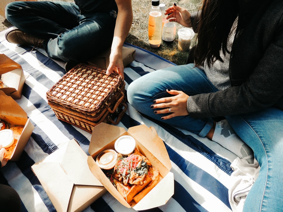 takeaway-food-outdoor-dining