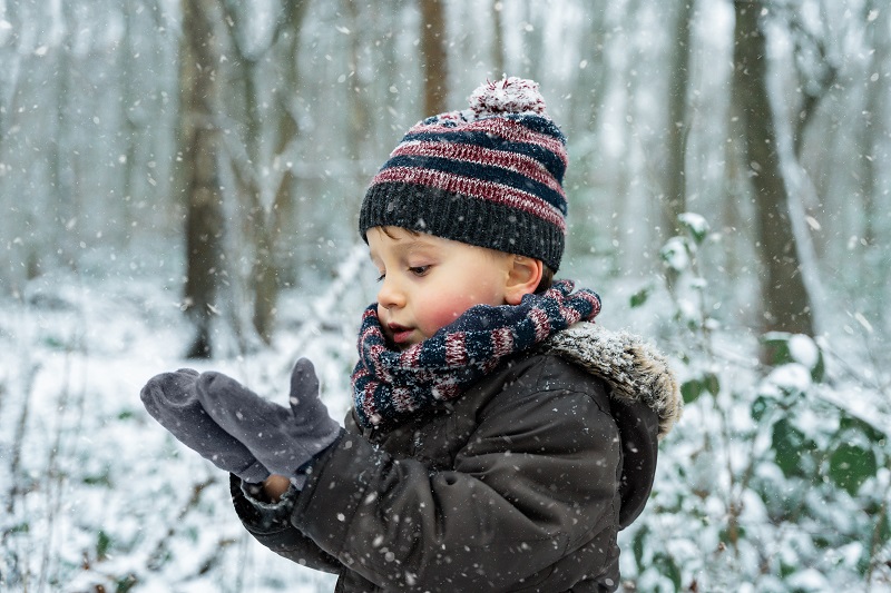 Playing Outside in the Yard: 8 Tips to Keep it Fun & Safe for Kids 